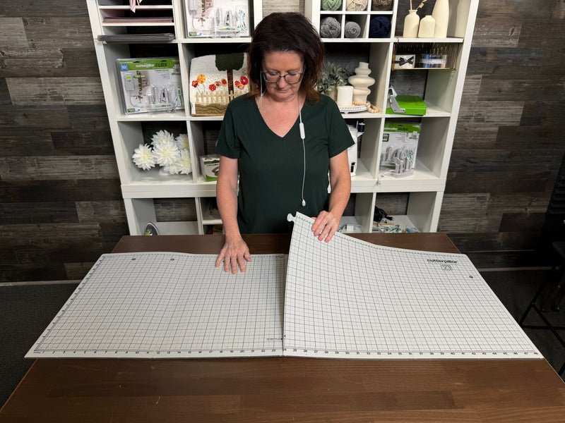 CUTTERPILLAR FLIP AND FOLD 48 SELF-HEALING CUTTING MAT - Choice FabricsCPP-FLIPNFOLD