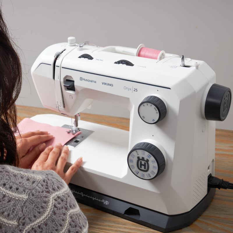 HUSQVARNA® VIKING® ONYX™ 25 Sewing Machine - Choice Fabrics957412112