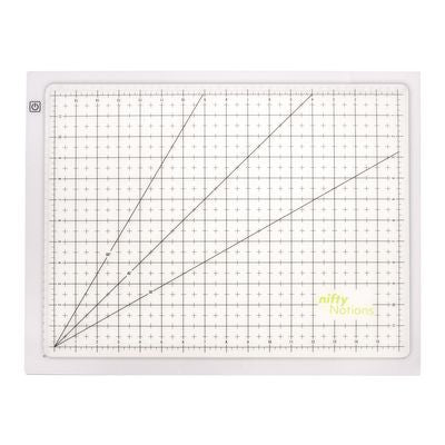 The Nifty Trace & Trim Studio Lightbox - Choice FabricsNNTTLB