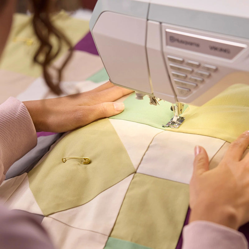HUSQVARNA® VIKING® TOPAZ™ 55Q Sewing Machine - Choice Fabrics957408112