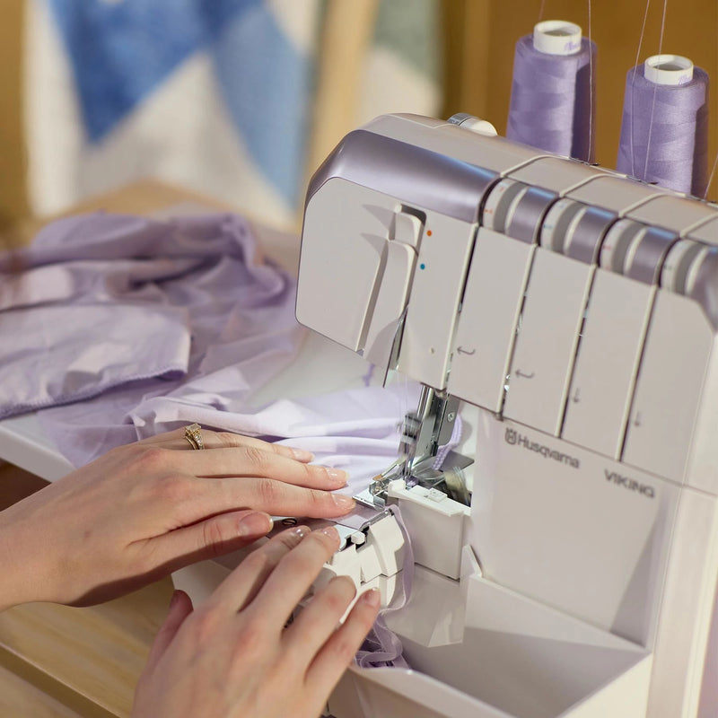 HUSQVARNA® VIKING® AMBER™ S | 300 Overlock Machine - Choice Fabrics957421112