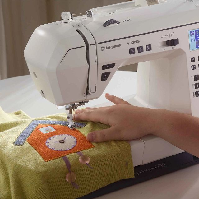 HUSQVARNA® VIKING® ONYX™ 30 Sewing Machine - Choice Fabrics957977112